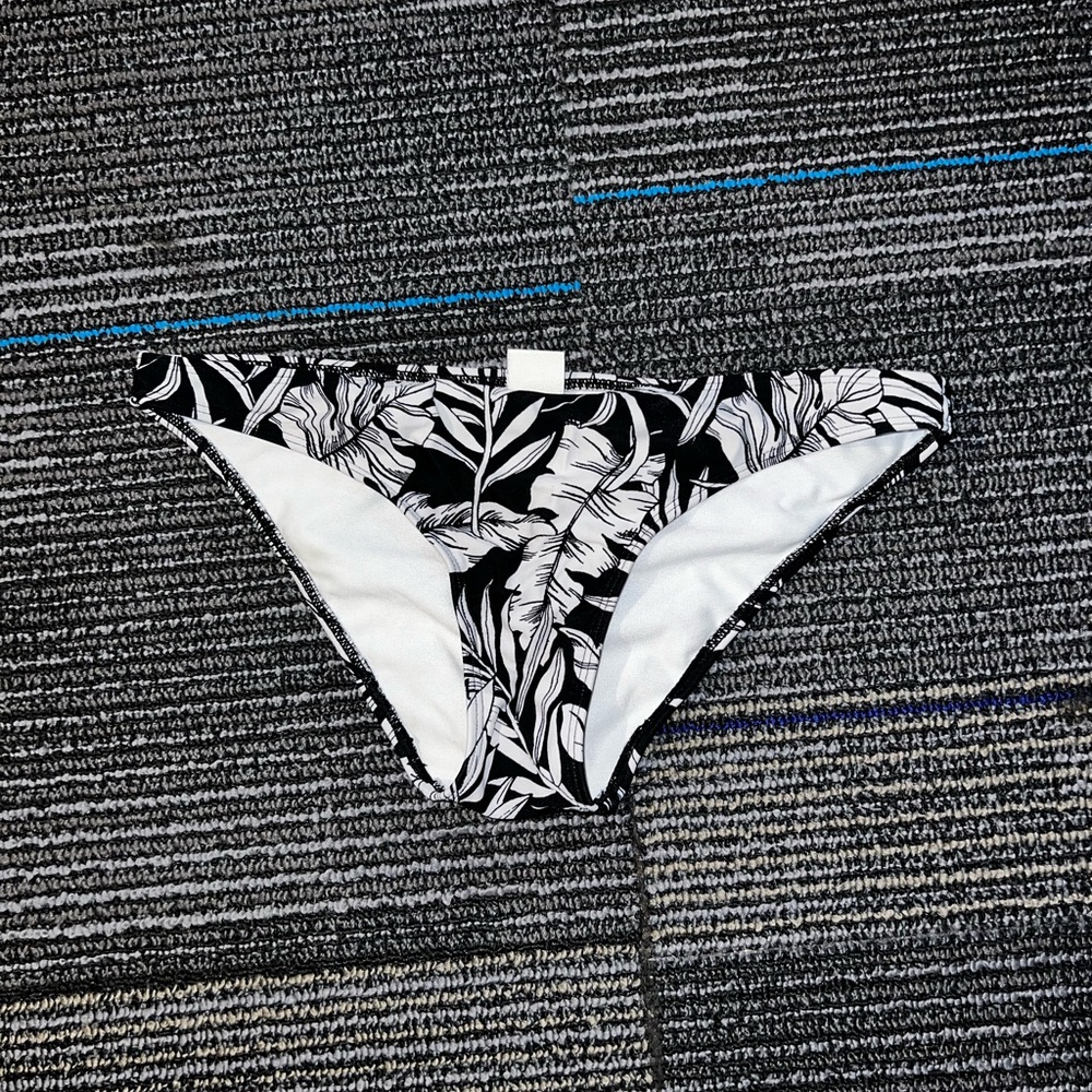 HOLLISTER palm leaf bathing suit bottoms women’s size XS. Full coverage bottom